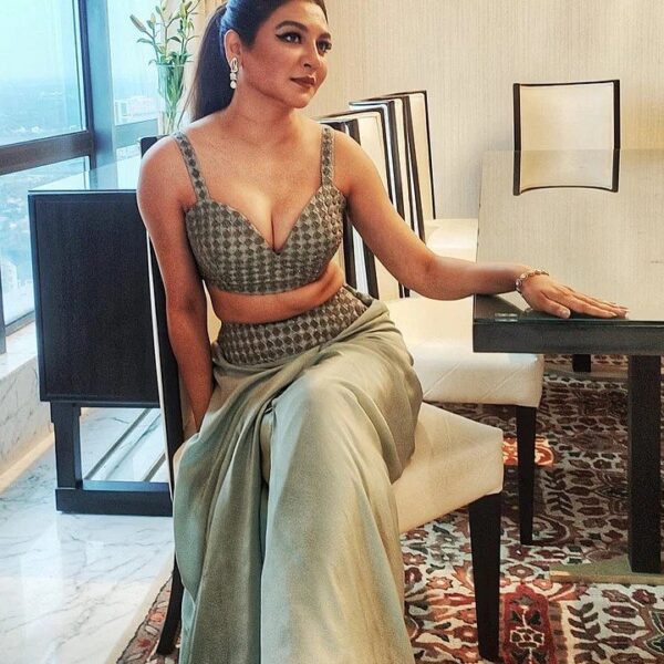 নতুন লুকে জয়া আহসান