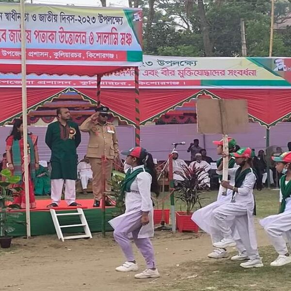 ভাই বলায় শিক্ষকের উপর ক্ষেপে উঠলো সরকারি কর্মকর্তা!