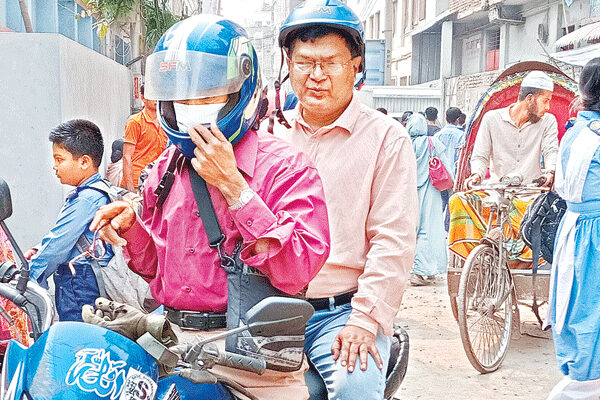 শিক্ষক সুরমান এখন উবারচালক