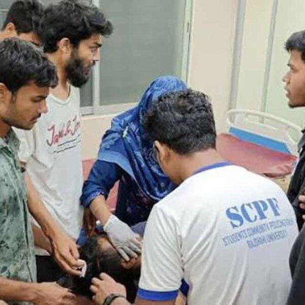 রাবি শিক্ষার্থী ও স্থানীয়দের সংঘর্ষ, আহত ২