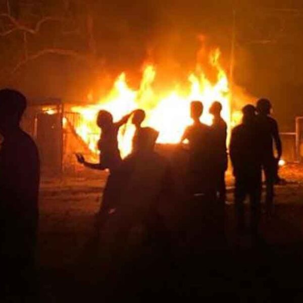 স্থানীয়-রাবি শিক্ষার্থী সংঘর্ষ: পুলিশের মামলায় অজ্ঞাত আসামি ৩০০
