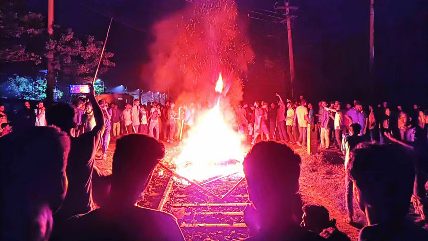 RU students set fire to logs on railway tracks