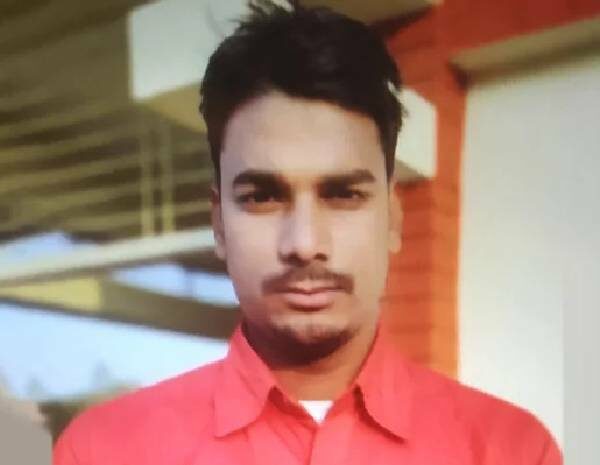 বিদ্যালয়ের কক্ষে আপত্তিকর অবস্থায় কলেজছাত্রীসহ দপ্তরি আটক