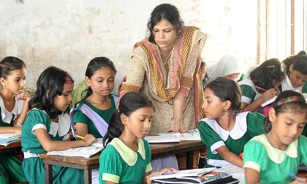 অনুপস্থিত ৯৫ জন শিক্ষক-কর্মচারীকে কারণ দর্শানো নোটিশ