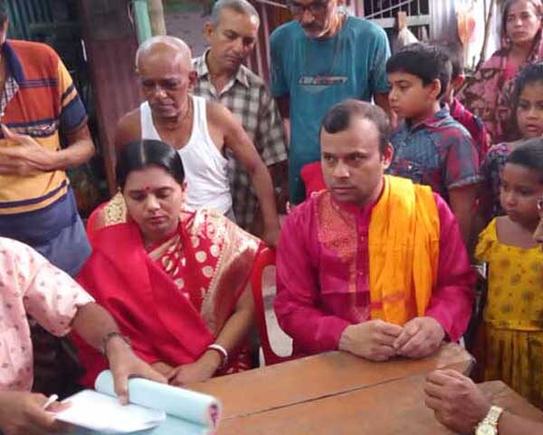 ১৩ বছর পর স্ত্রীর মর্যাদা