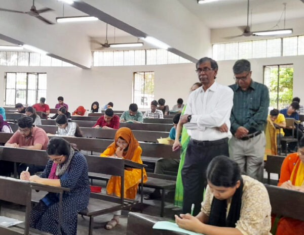 জাবি ভর্তি পরীক্ষা শুরু, পরীক্ষা দুই শিফটে