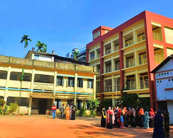 প্রাথমিক বিদ্যালয়ের ১৭ শিক্ষককে একসাথে বদলি
