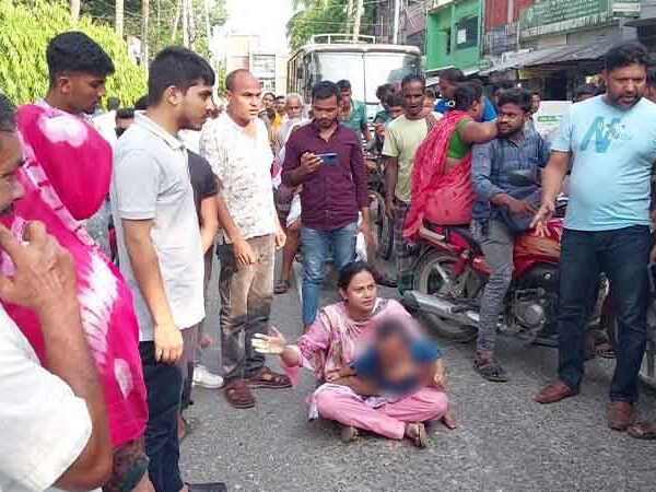 ইউএনওর স্ত্রীর অধিকার চান শিক্ষিকা