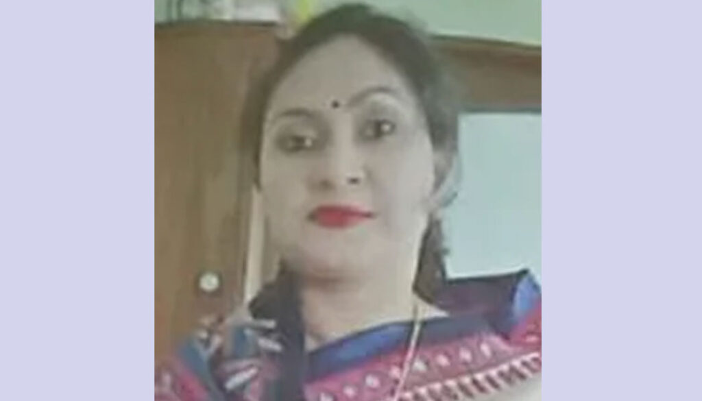 শিক্ষা কর্মকর্তার বিরুদ্ধে মাকে নির্যাতনের অভিযোগ