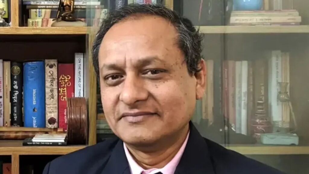 সহকারি শিক্ষকদের দশম গ্রেড এ মুহূর্তে বাস্তবসম্মত না: গণশিক্ষা উপদেষ্টা