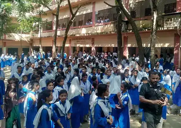 ব্রাহ্মণবাড়িয়ার প্রধান শিক্ষকের পদত্যাগের দাবিতে শিক্ষার্থীদের বিক্ষোভ