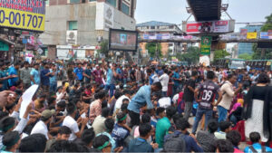 সাত কলেজ শিক্ষার্থীদের সায়েন্সল্যাব মোড় অবরোধ