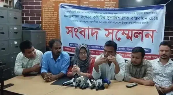 সোমবারের মধ্যে চাকরির বয়স ৩৫ করার প্রজ্ঞাপনের দাবিতে আল্টিমেটাম