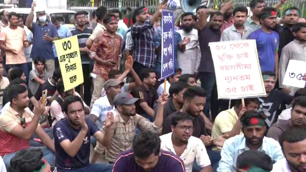 সরকারি চাকরিতে প্রবেশের বয়স পুরুষের ৩৫, নারীর ৩৭ বছর করার সুপারিশ