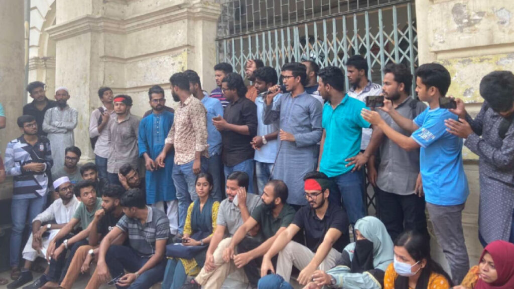 জবির প্রশাসনিক ভবনে তালা