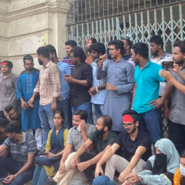 জবির প্রশাসনিক ভবনে তালা