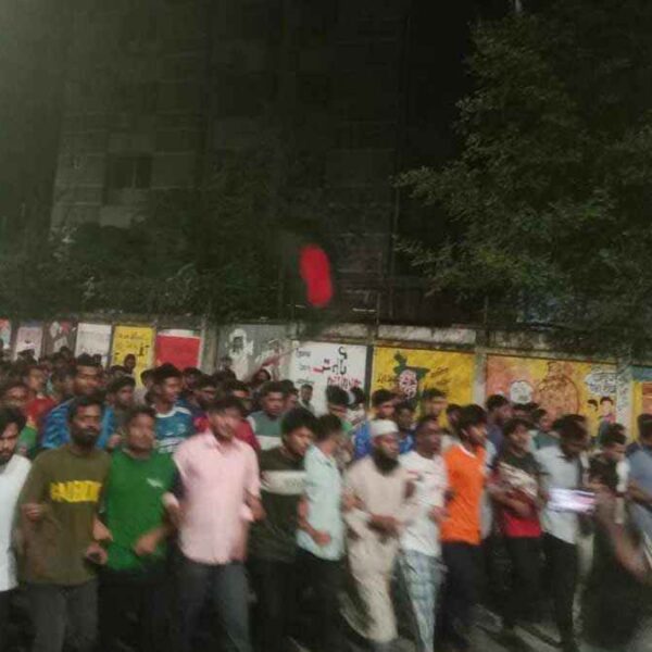 ঢাবিতে লেজুড়বৃত্তিক ছাত্ররাজনীতি নিষিদ্ধ করার দাবি
