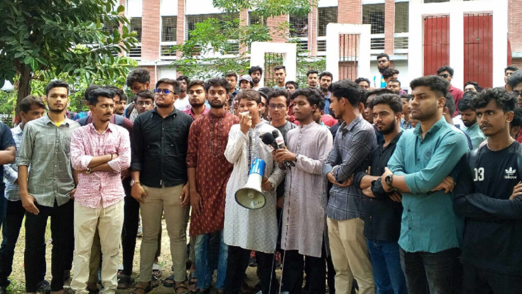 সাত কলেজ শিক্ষার্থীদের দ্বিতীয় দিনের মতো ক্লাস-পরীক্ষা বর্জন