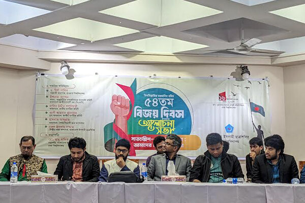 ঢাবি শিক্ষক সমিতি একটি ‘থার্ডক্লাস’ ক্লাব: হাসনাত আব্দুল্লাহ