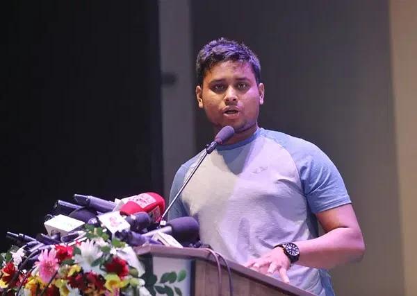 গুচ্ছ পদ্ধতি চালু ও আবেদন ফি কমানোর দাবি হাসনাতের