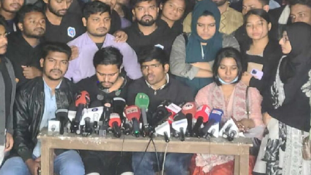 এবার সাত কলেজ শিক্ষার্থীরা নতুন ৫ দাবি