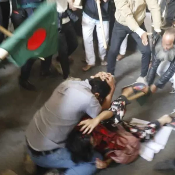 পাঠ্যবইয়ে আদিবাসী গ্রাফিতি পুনর্বহালের দাবির কর্মসূচিতে হা*মলা