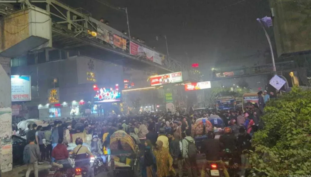 ‘অশোভন আচরণের জন্য প্রো-ভিসিকে ক্ষমা চাইতে হবে, না হলে সব বন্ধ’