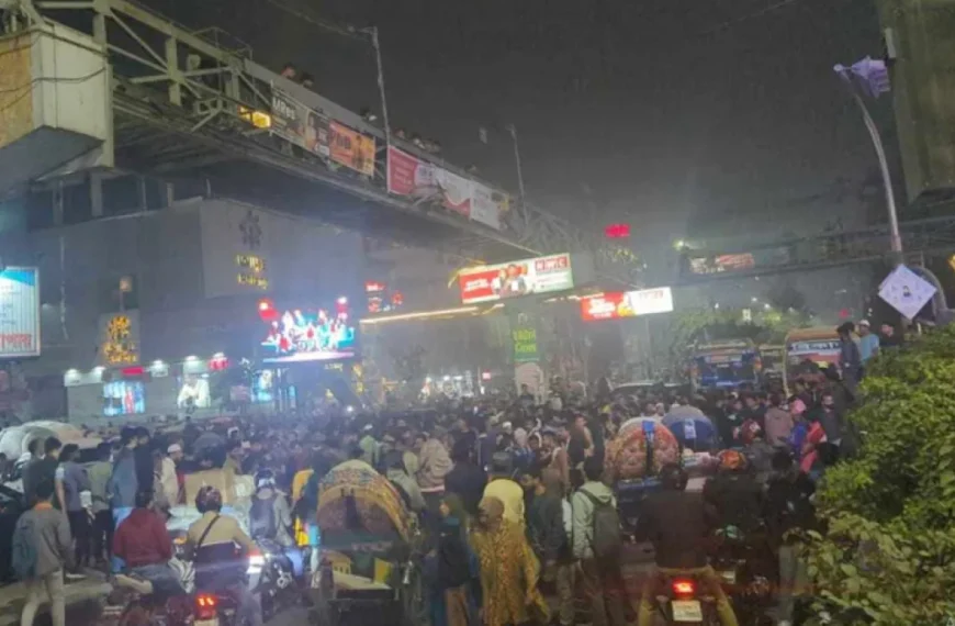 ‘অশোভন আচরণের জন্য প্রো-ভিসিকে ক্ষমা চাইতে হবে, না হলে সব বন্ধ’