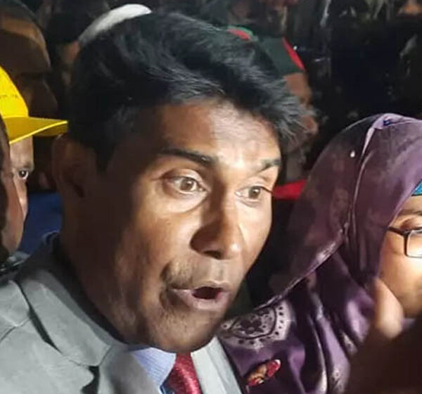 দশম গ্রেড দাবি: অবস্থান কর্মসূচি চালিয়ে যাওয়ার সিদ্ধান্ত শিক্ষকদের