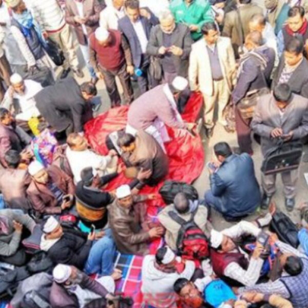 জাতীয়করণের দাবিতে লাগাতার অবস্থান কর্মসূচিতে যাচ্ছেন বেসরকারি শিক্ষকরা