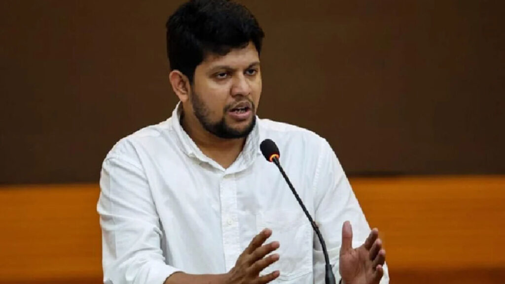 নাহিদ ইসলামের পদে আসছেন উপদেষ্টা মাহফুজ
