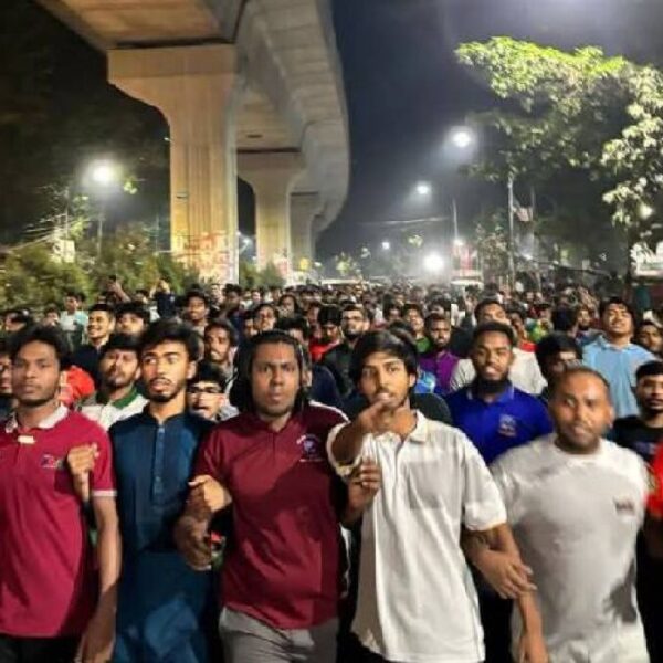 লাকি আক্তারকে গ্রেপ্তারের দাবিতে ঢাবিতে মিছিল