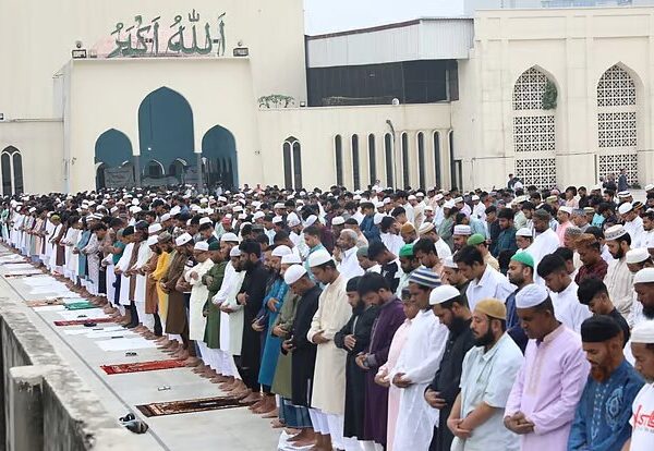 বায়তুল মোকাররমে প্রথম ঈদের জামাত অনুষ্ঠিত
