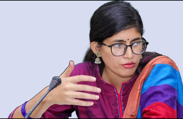 মার্কিন অ্যাওয়ার্ড প্রত্যাখ্যান করলেন উমামা ফাতেমা