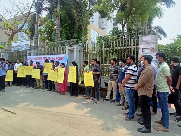 বিসিএসের সুনির্দিষ্ট রোডম্যাপ দাবিতে চাকরিপ্রার্থীদের অবস্থান