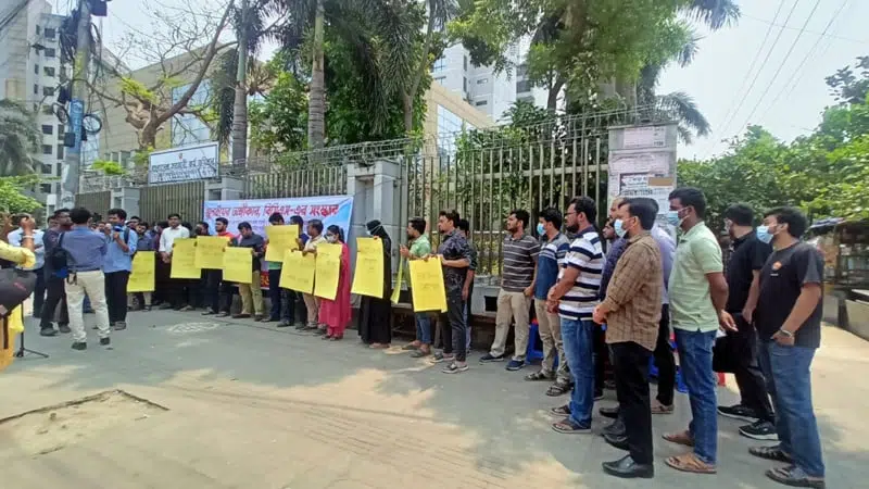 বিসিএসের সুনির্দিষ্ট রোডম্যাপ দাবিতে চাকরিপ্রার্থীদের…
