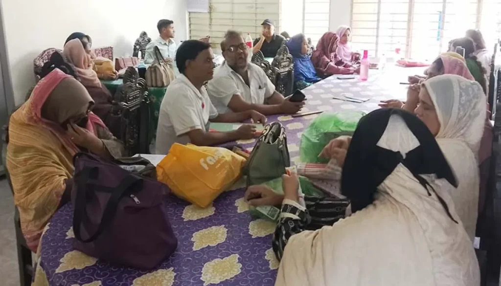 প্রাথমিক শিক্ষকদের কর্মবিরতি,‘সুপারিশ’ সংশোধনের দাবি