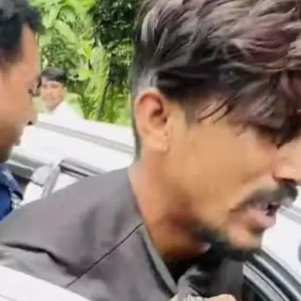 এইচএসসি পরীক্ষাকেন্দ্রের সামনে গুলি, অস্ত্রসহ গ্রেফতার ১