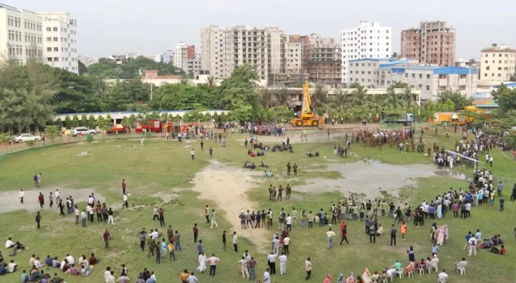 মাইলস্টোনে দুর্ঘটনার পর ছেলের পোড়া ব্যাগ নিতে এলেন অভিভাবক