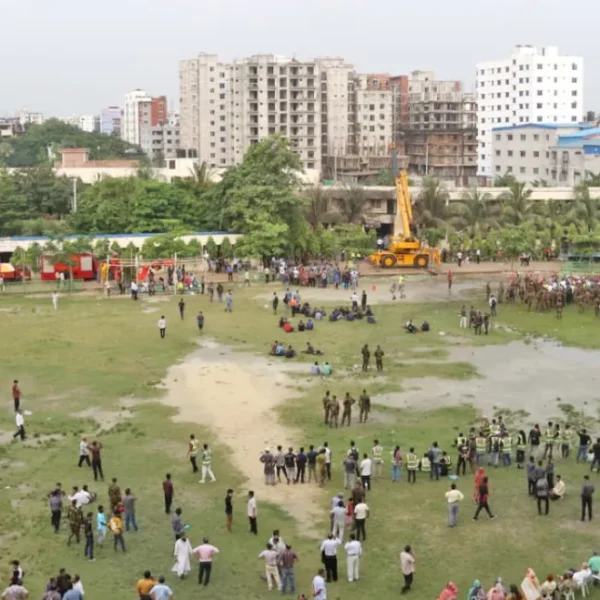 মাইলস্টোনে দুর্ঘটনার পর ছেলের পোড়া ব্যাগ নিতে এলেন অভিভাবক