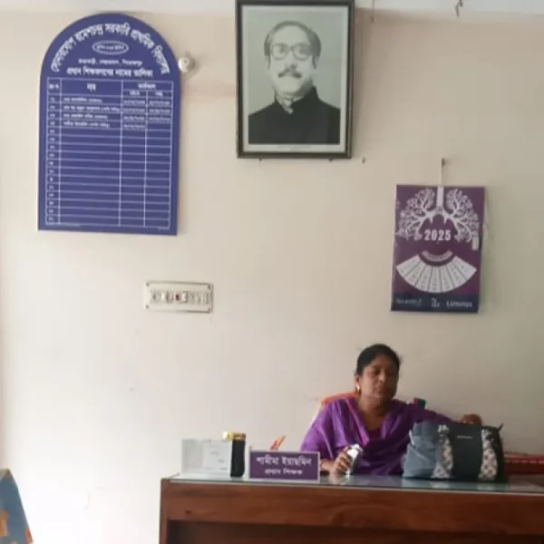 নেছারাবাদে বঙ্গবন্ধুর ছবি অপসারণকে কেন্দ্র করে উত্তেজনা