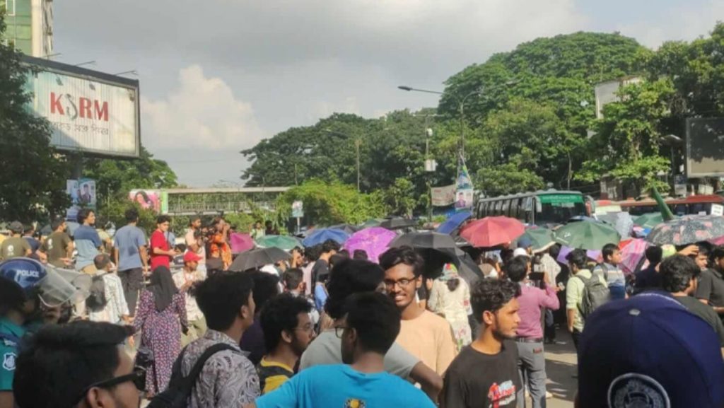 বুয়েট শিক্ষার্থীদের তিন দাবি, শাহবাগ অবরোধ শেষে নতুন কর্মসূচি ঘোষণা