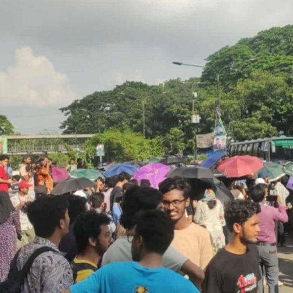 বুয়েট শিক্ষার্থীদের তিন দাবি, শাহবাগ অবরোধ শেষে নতুন কর্মসূচি ঘোষণা