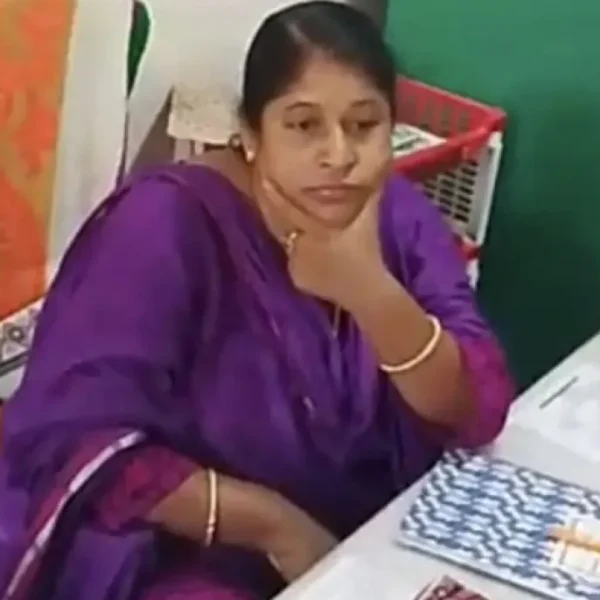 বঙ্গবন্ধুর ছবি টানানো নিয়ে উত্তেজনা, প্রধান শিক্ষিকা সাময়িক বরখাস্ত
