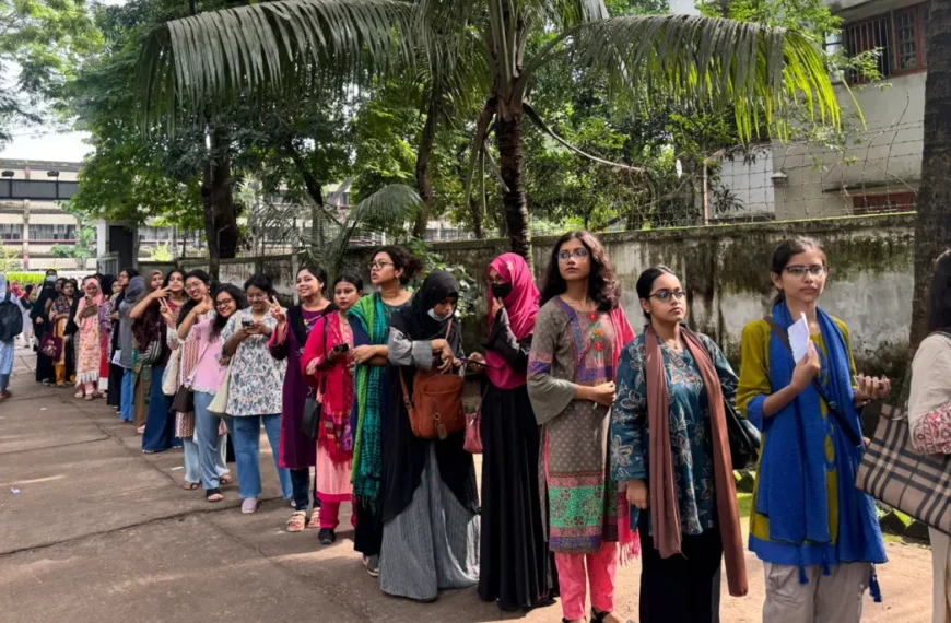 উৎসবমুখর পরিবেশে ডাকসু ও হল…