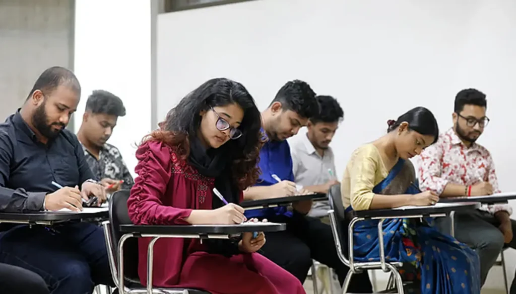 এটিইও নিয়োগ পরীক্ষার প্রশ্ন কমন পড়ার প্রলোভনে সাজেশন বিক্রি, মূল হোতা গ্রেফতার