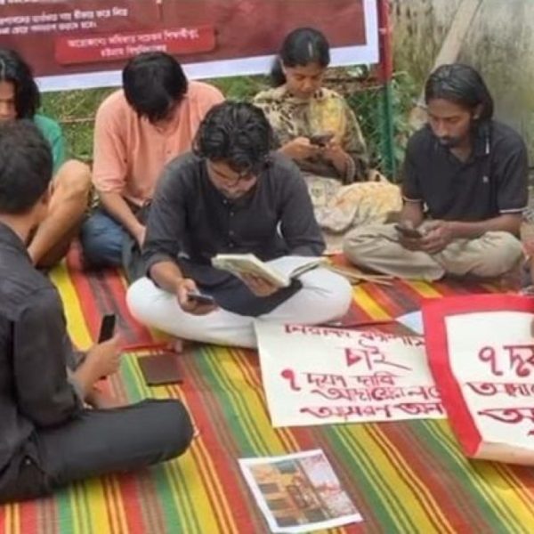 চট্টগ্রাম বিশ্ববিদ্যালয়ে টানা আন্দোলনের পর ৯ শিক্ষার্থীর আমরণ অনশন শুরু