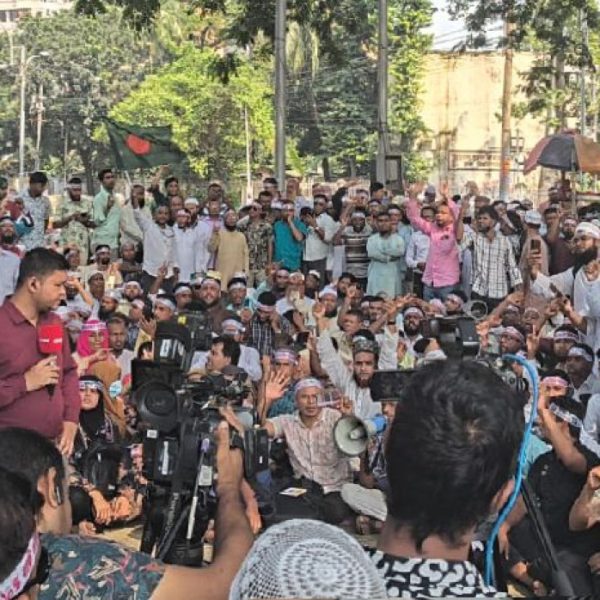এমপিওভুক্ত শিক্ষকদের শাহবাগ অবরোধ