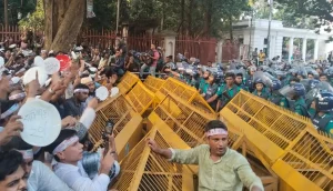 এমপিওভুক্ত শিক্ষকদের মিছিল ঢাকায়, পুলিশ ব্যারিকেডে আটকে যায়