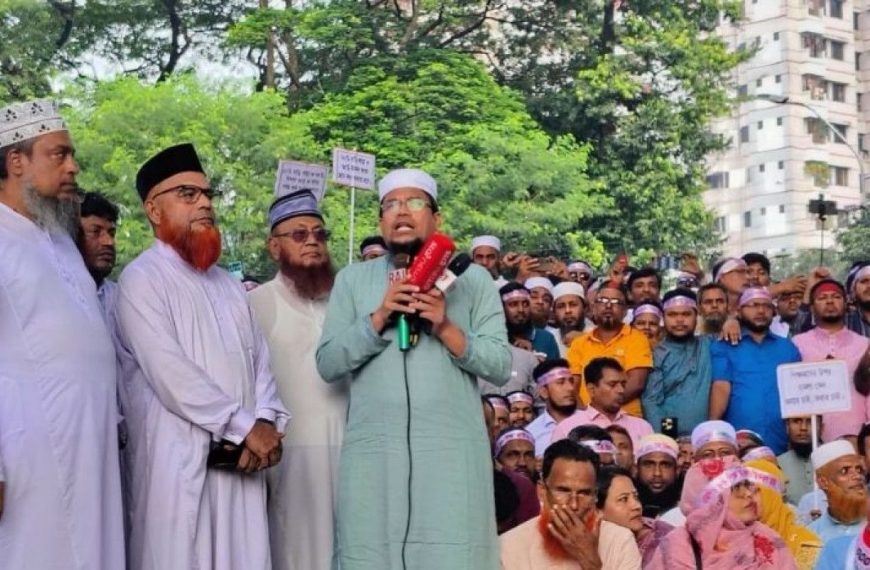 “ভুখা মিছিলে থালা-বাটি হাতে এমপিওভুক্ত শিক্ষকরা”